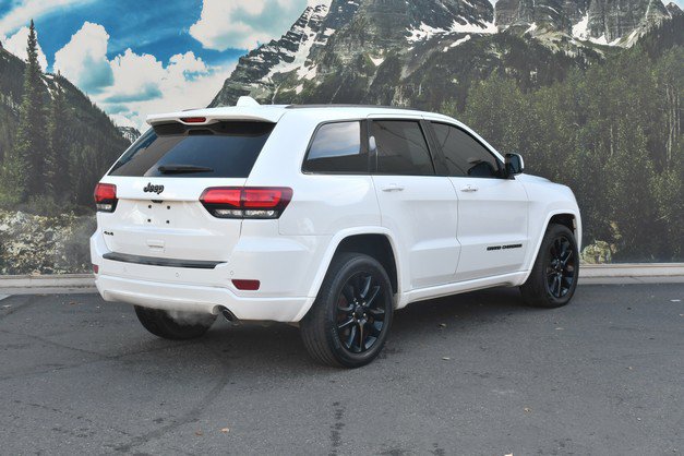 Used 2017 Jeep Grand Cherokee Altitude AWD/4WD image 3