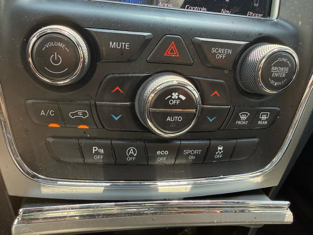 Used 2018 Jeep Grand Cherokee Overland AWD/4WD image 15