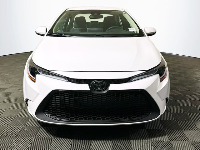 Used 2020 Toyota Corolla LE image 3