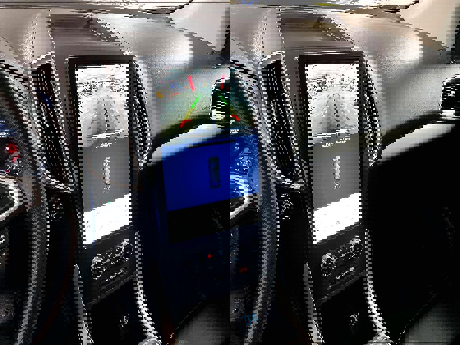 Used 2024 Ford Edge SEL image 38