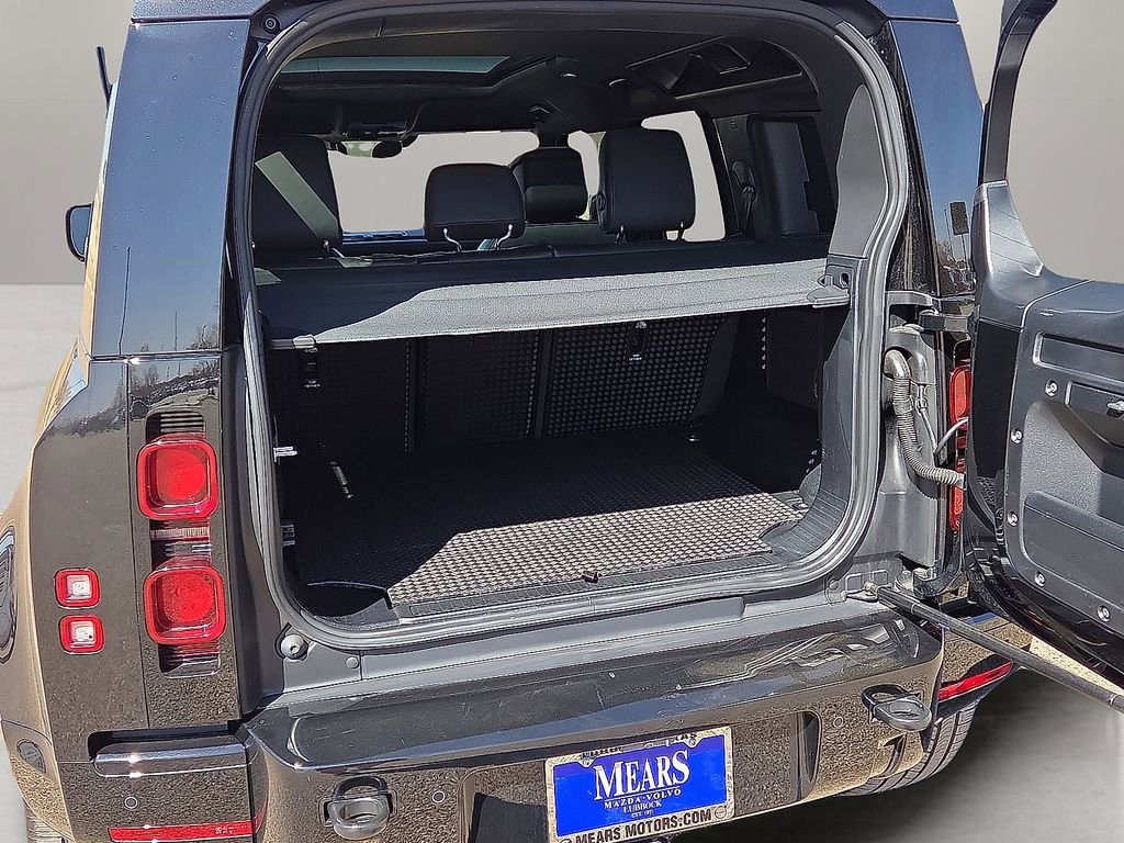 Used 2024 Land Rover Defender 110 X-Dynamic SE image 15