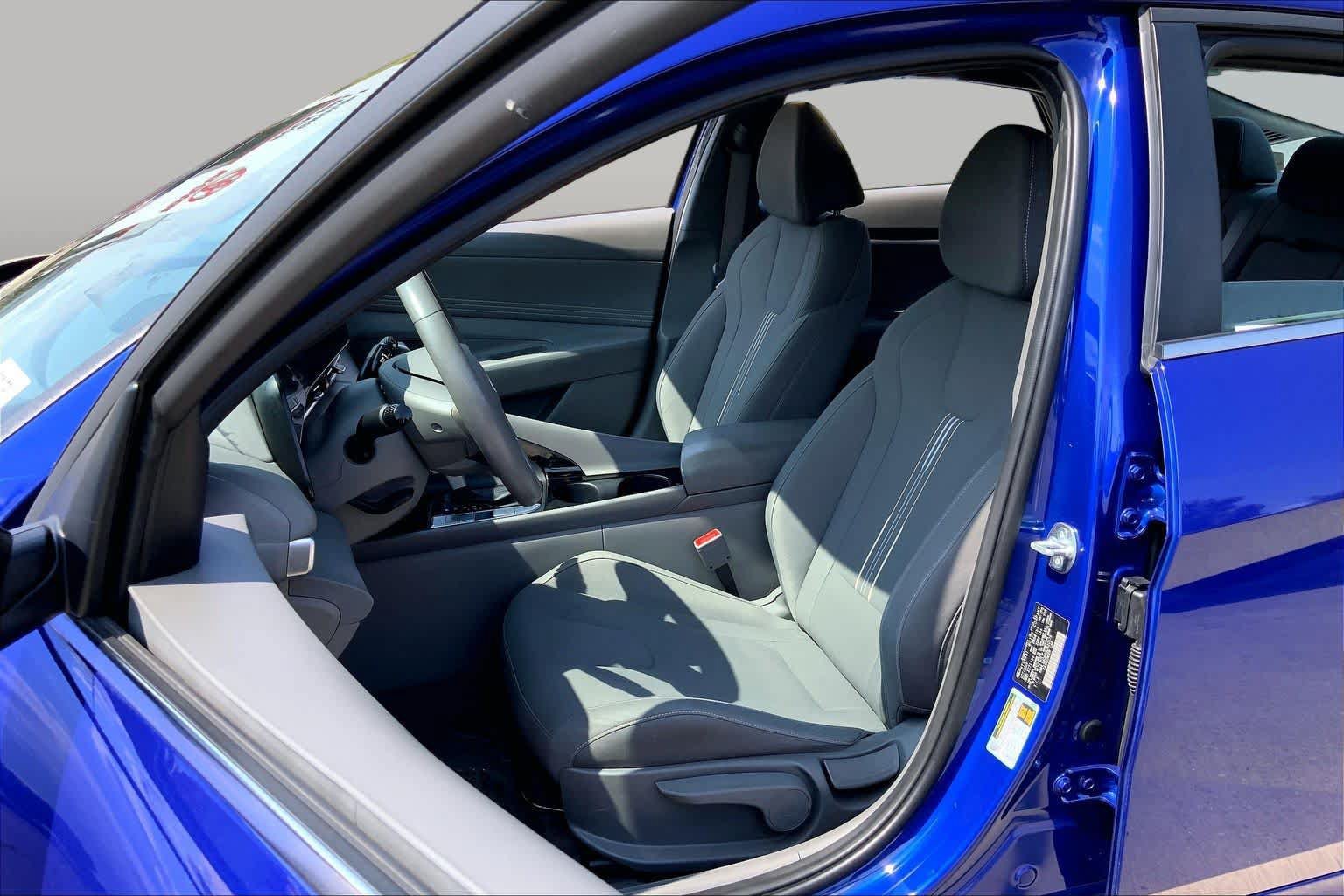 Used 2025 Hyundai Elantra SEL FWD image 8