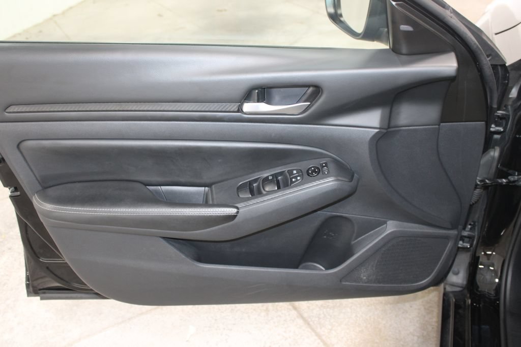 Used 2024 Nissan Altima 2.5 SV FWD image 27