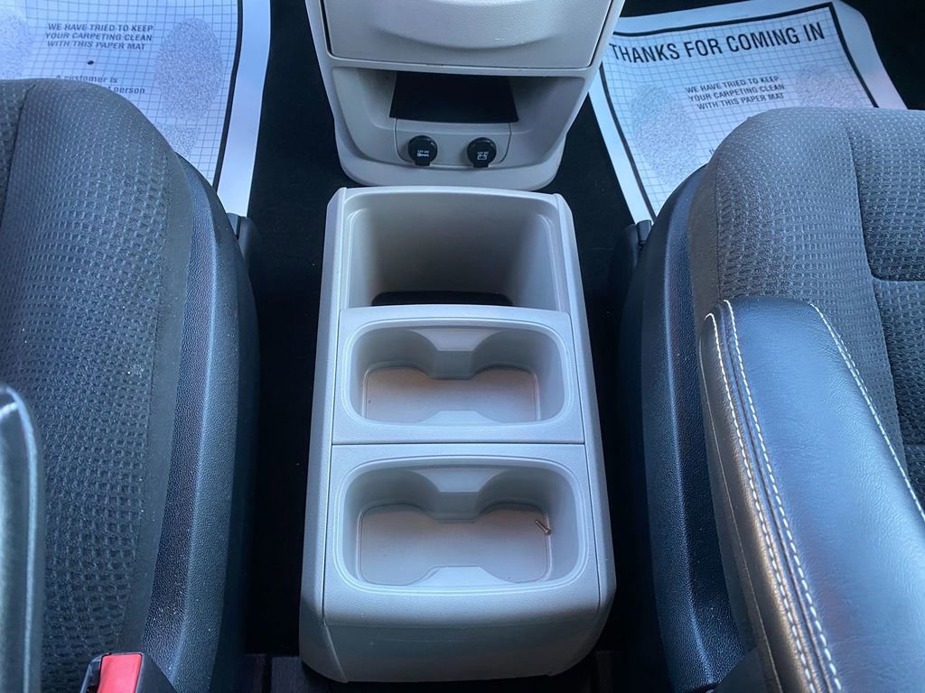 Used 2016 Dodge Grand Caravan SE image 21