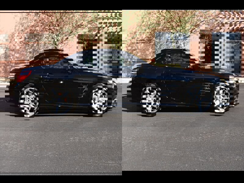 Used 2015 Mercedes-Benz SL 550 w/ Driver Assistance Package image 1