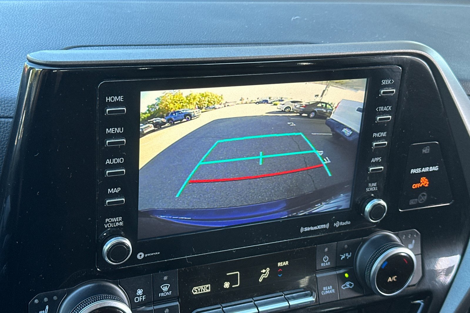 Used 2021 Toyota Highlander XLE image 20