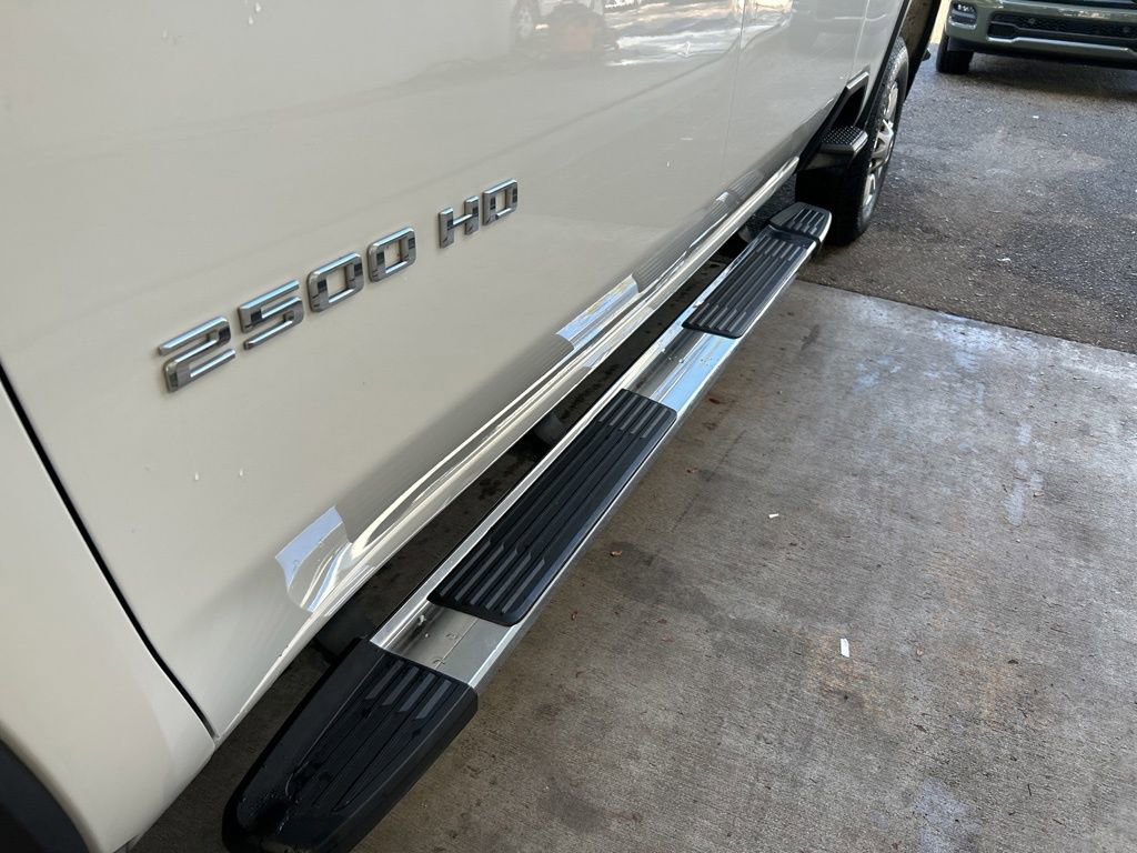 Used 2024 Chevrolet Silverado 2500 LT AWD/4WD image 14