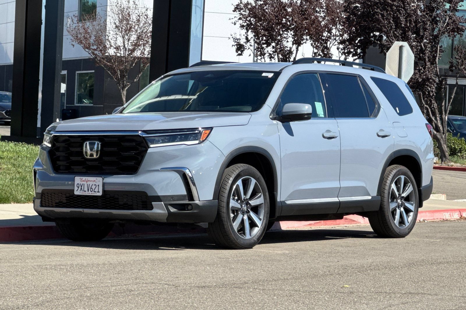 Used 2025 Honda Pilot Touring image 8