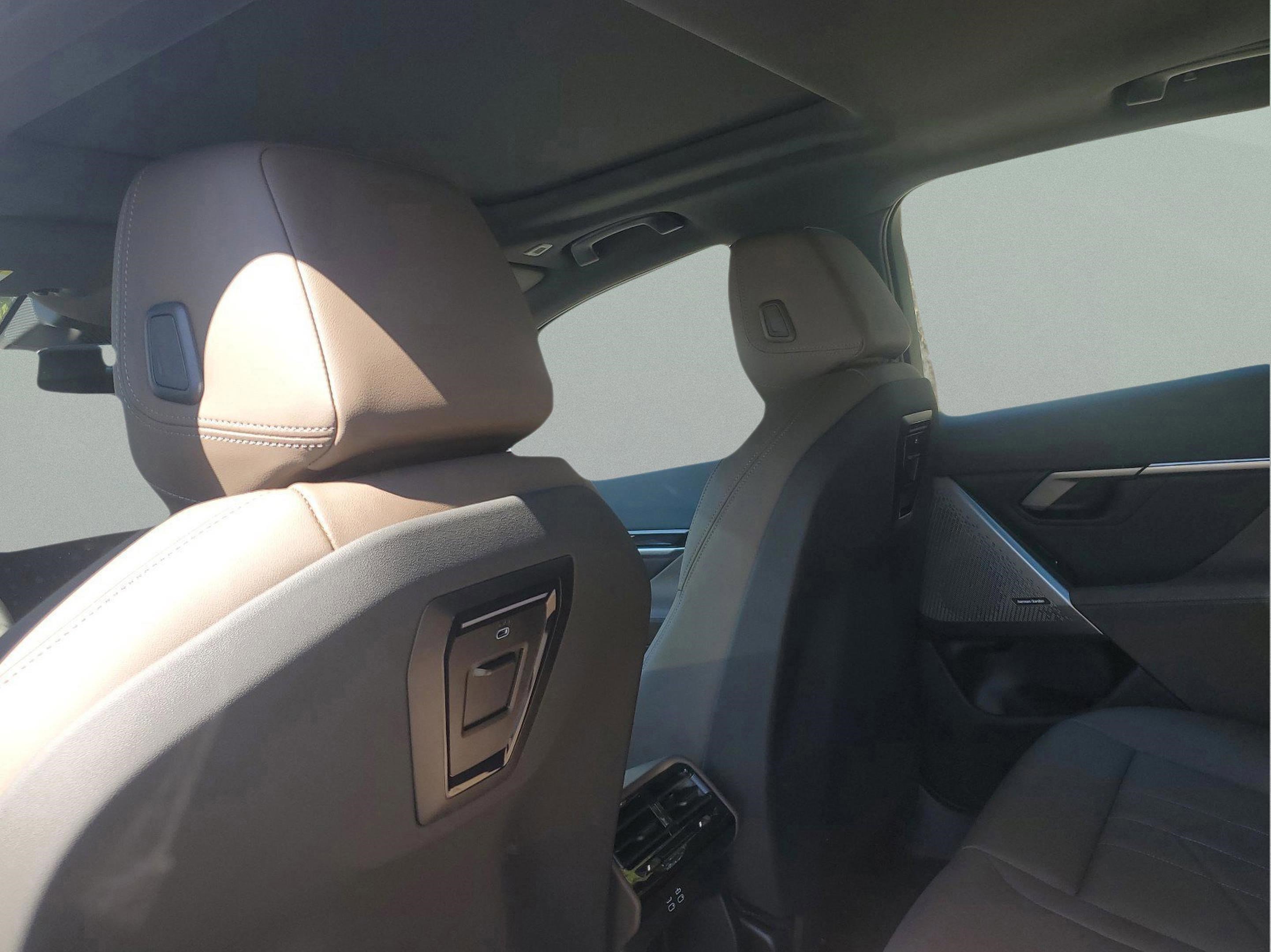 Used 2025 BMW i5 eDrive40i w/ Premium Package image 13