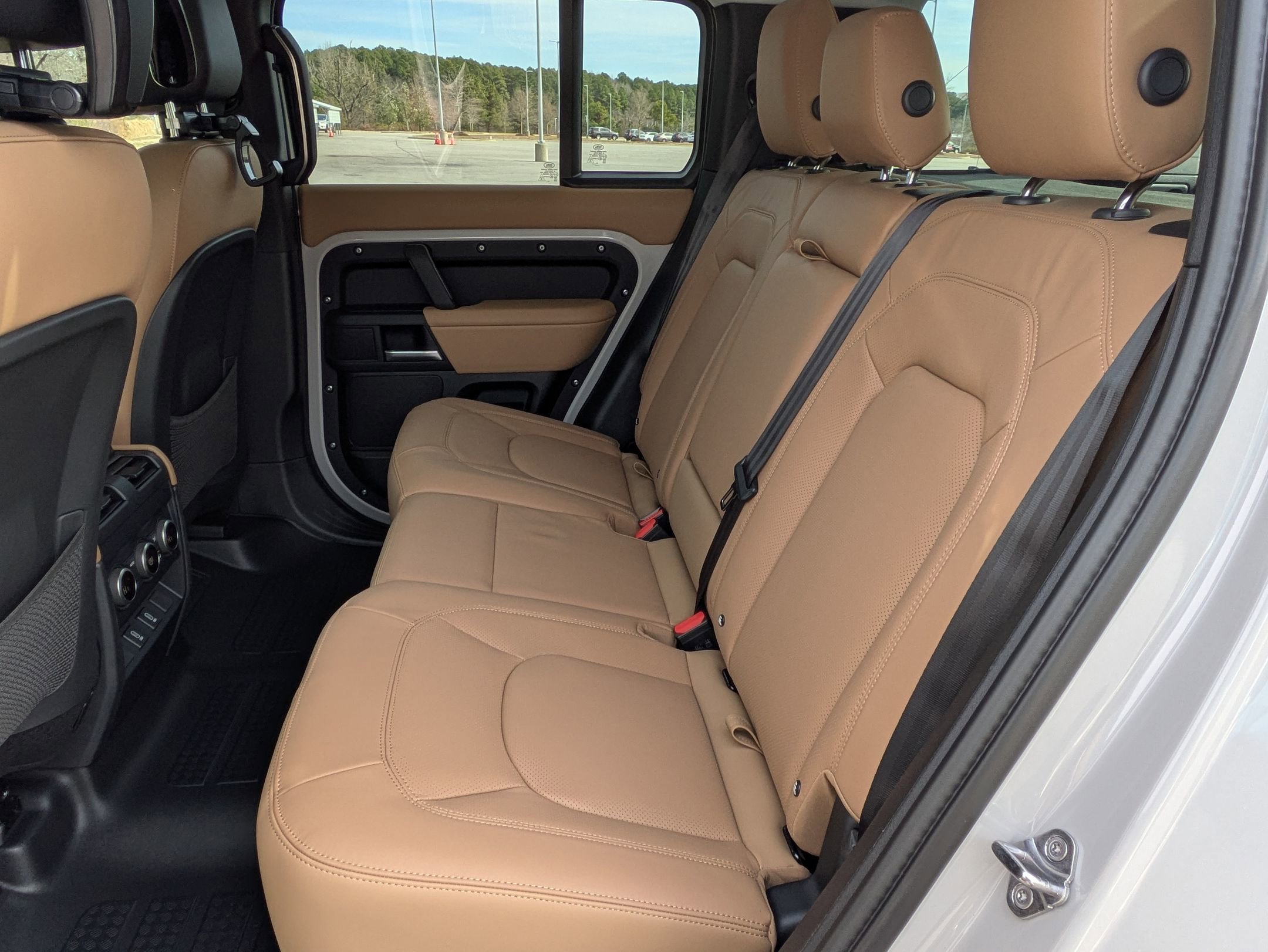 New 2026 Land Rover Defender 110 X-Dynamic SE image 27