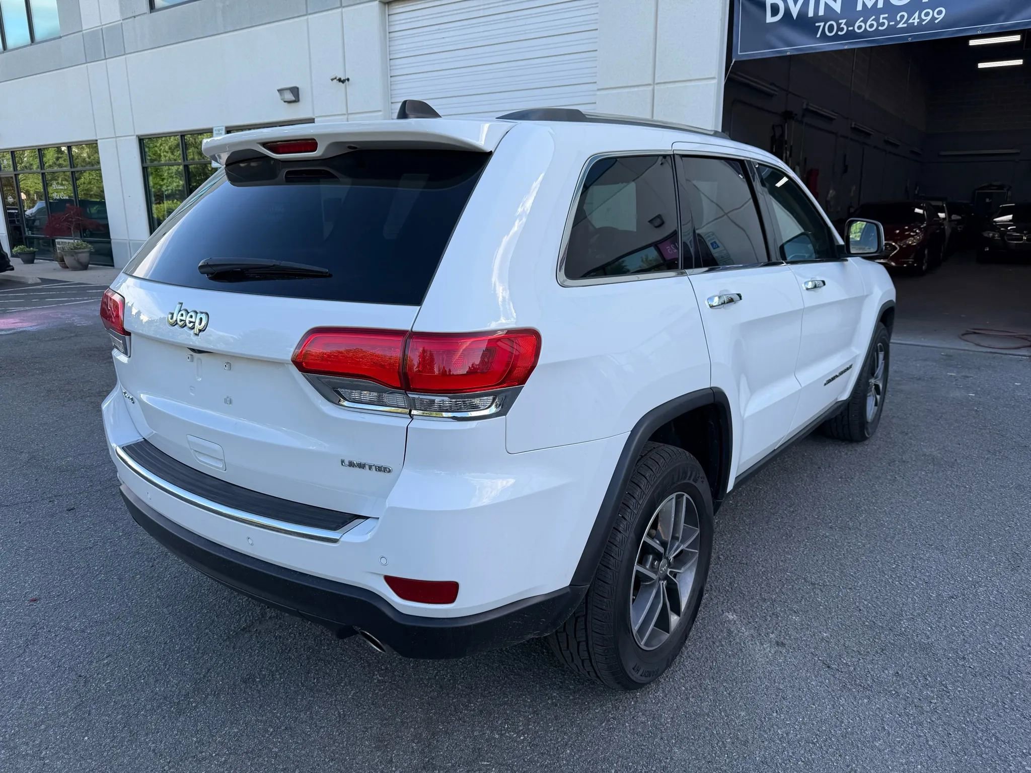 Used 2018 Jeep Grand Cherokee Limited image 10