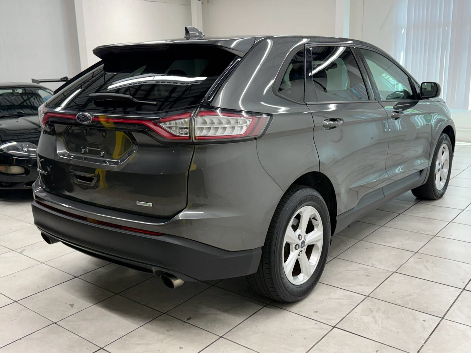 Used 2016 Ford Edge SE FWD image 9