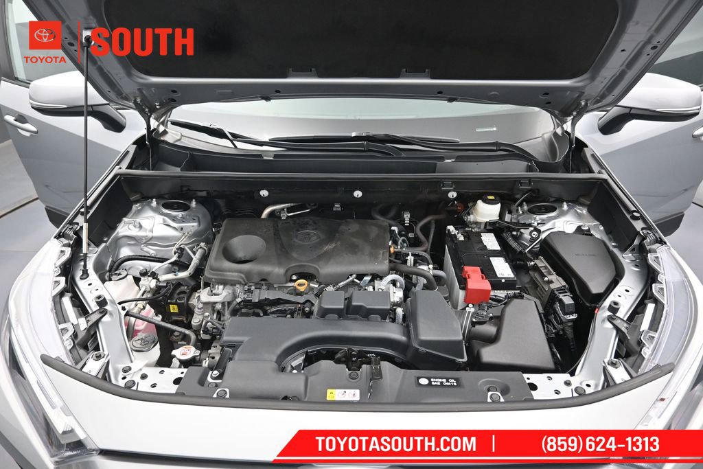 Used 2025 Toyota RAV4 XLE AWD/4WD image 33