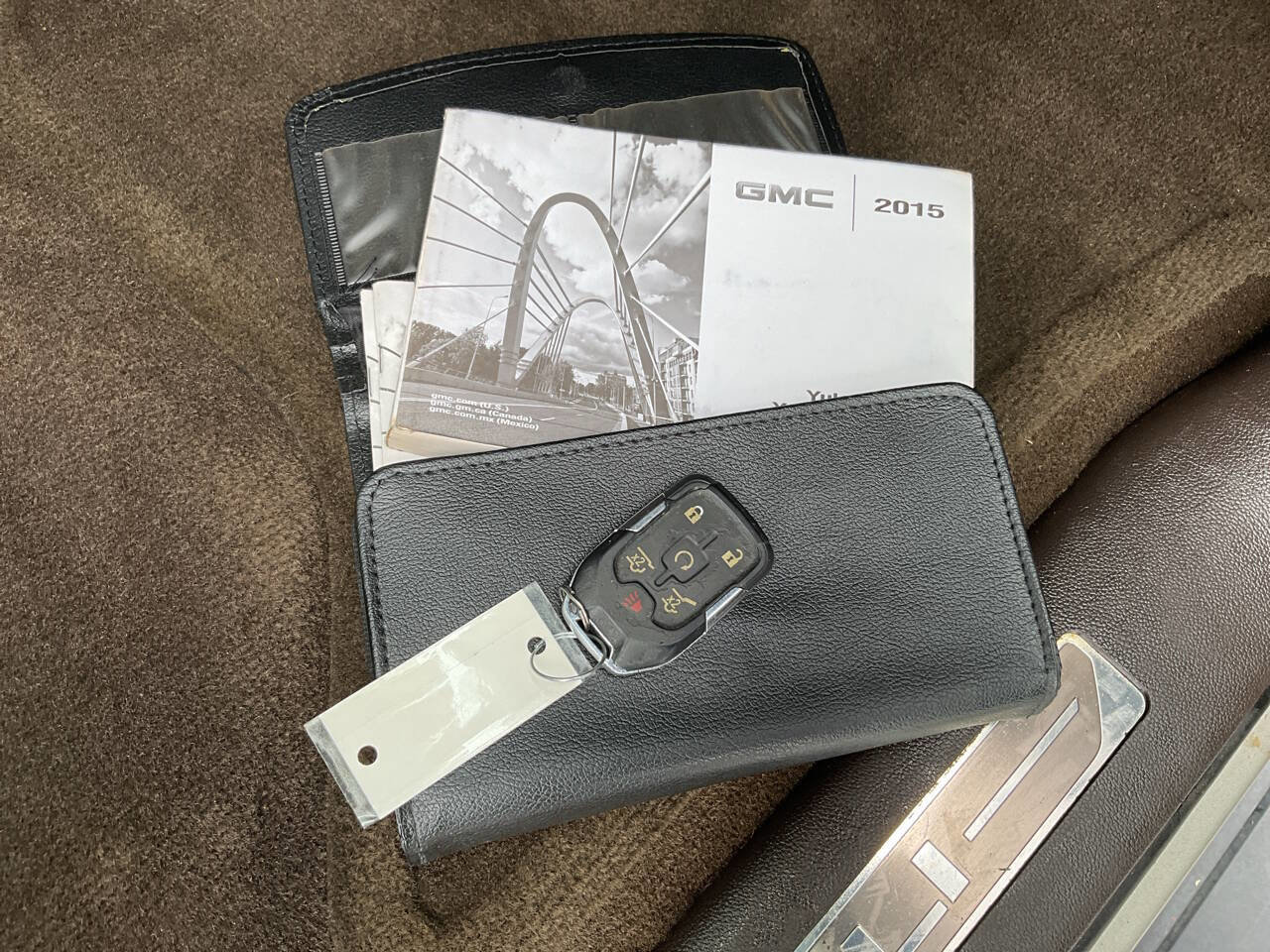 Used 2015 GMC Yukon Denali w/ Premium Package AWD/4WD image 21