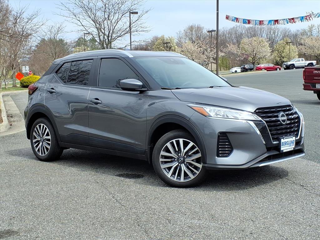 Used 2024 Nissan Kicks SV image 2