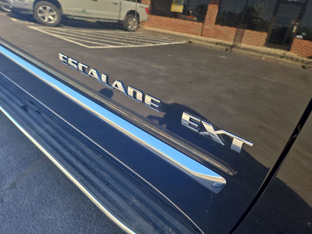 Used 2011 Cadillac Escalade EXT Luxury image 29