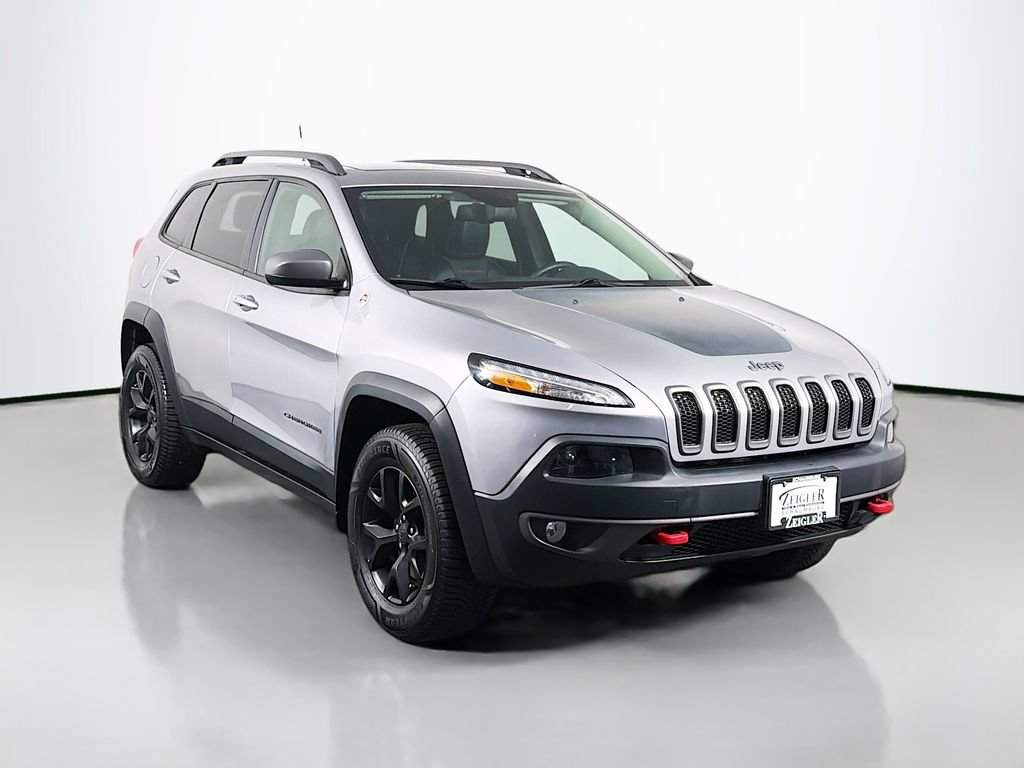 Used 2017 Jeep Cherokee Trailhawk AWD/4WD image 1