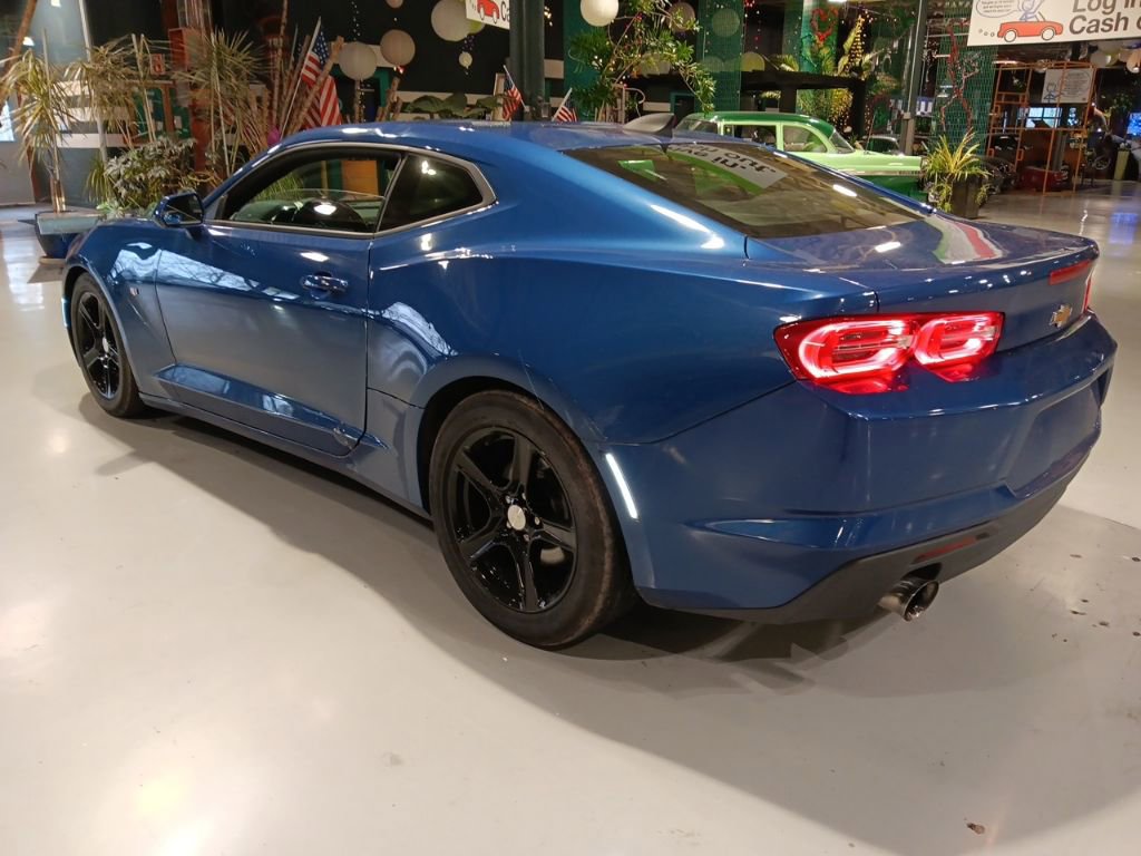 Used 2019 Chevrolet Camaro LT w/ Technology Package image 8