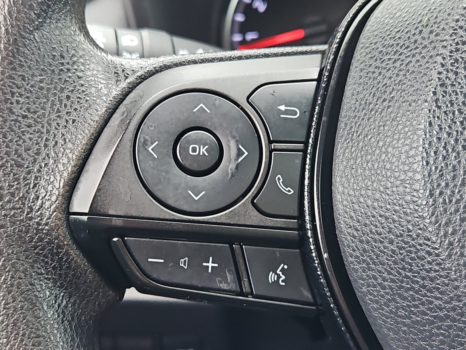 Used 2021 Toyota RAV4 XLE w/ Convenience Package FWD image 25
