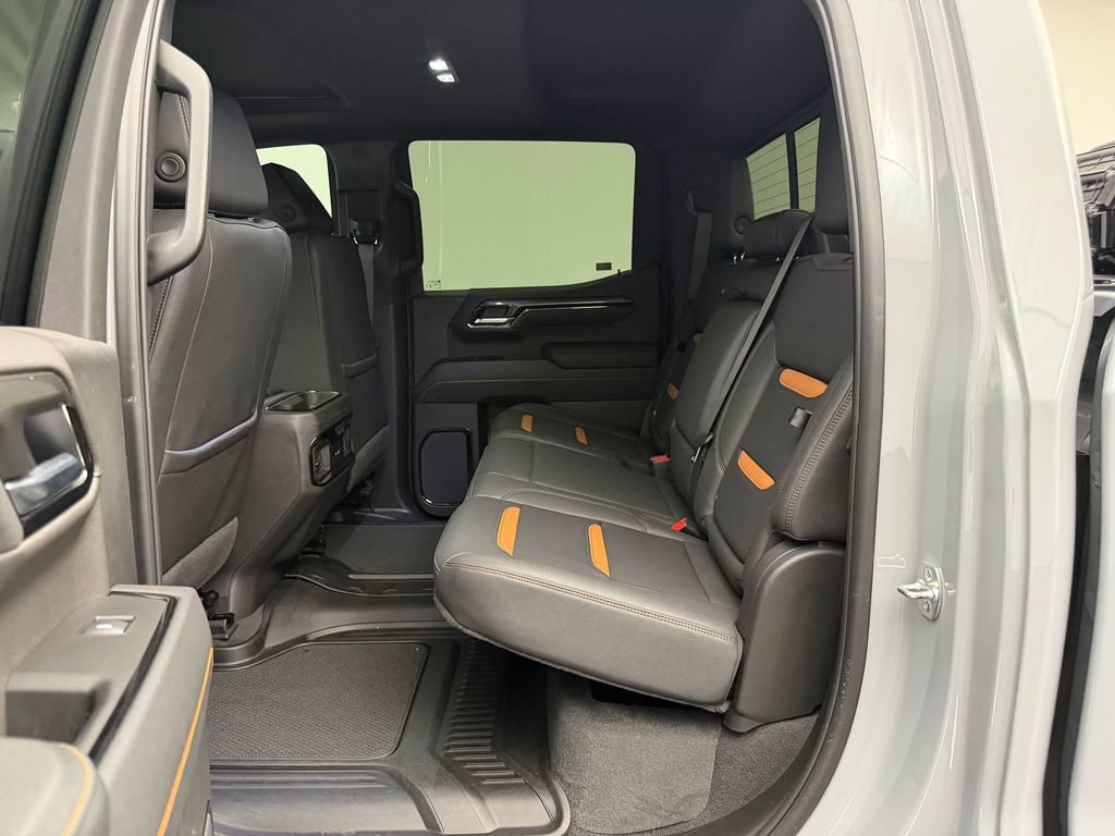 Used 2025 GMC Sierra 1500 AT4 w/ Technology Package AWD/4WD image 13