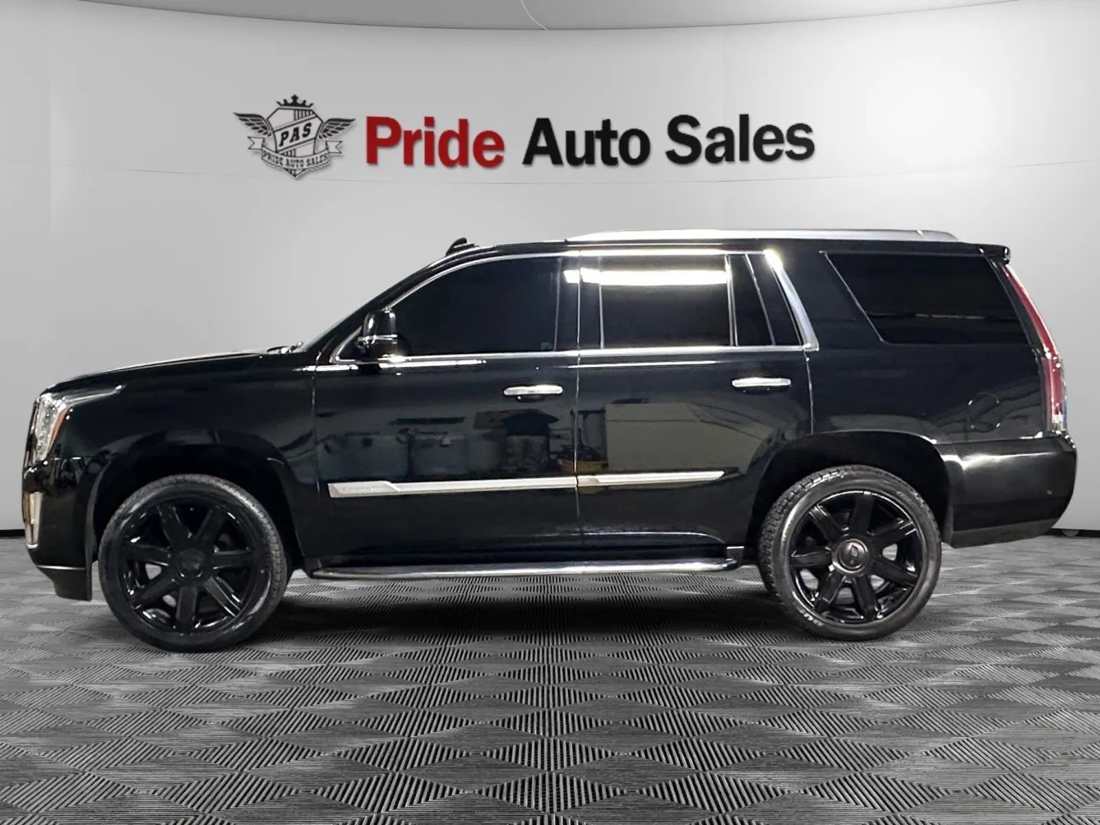 Used 2019 Cadillac Escalade Luxury image 4