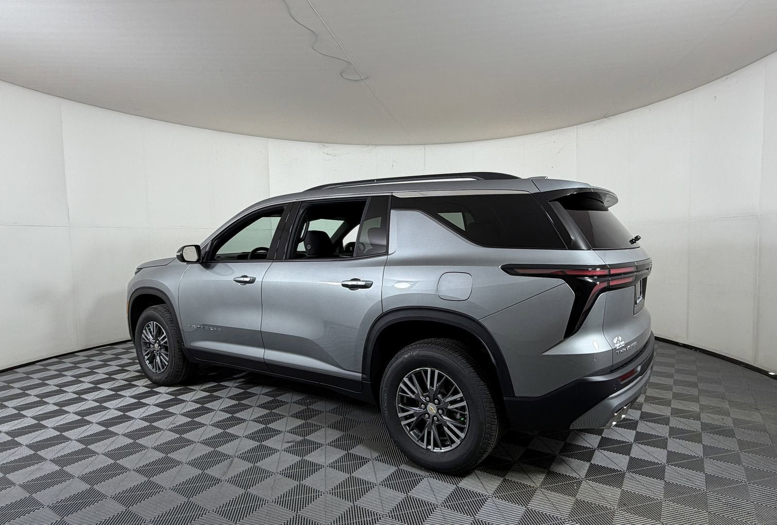 New 2026 Chevrolet Traverse LT w/ LPO, Floor Liner Package FWD image 3