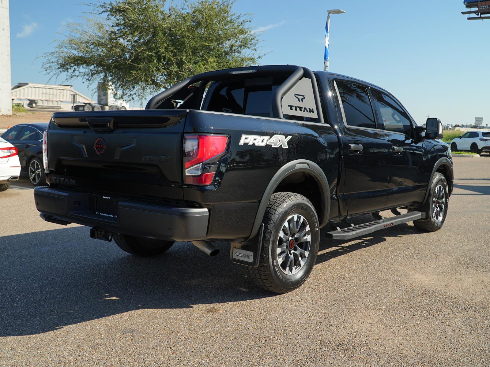Used 2024 Nissan Titan PRO-4X w/ Pro-4x Convenience Package image 5