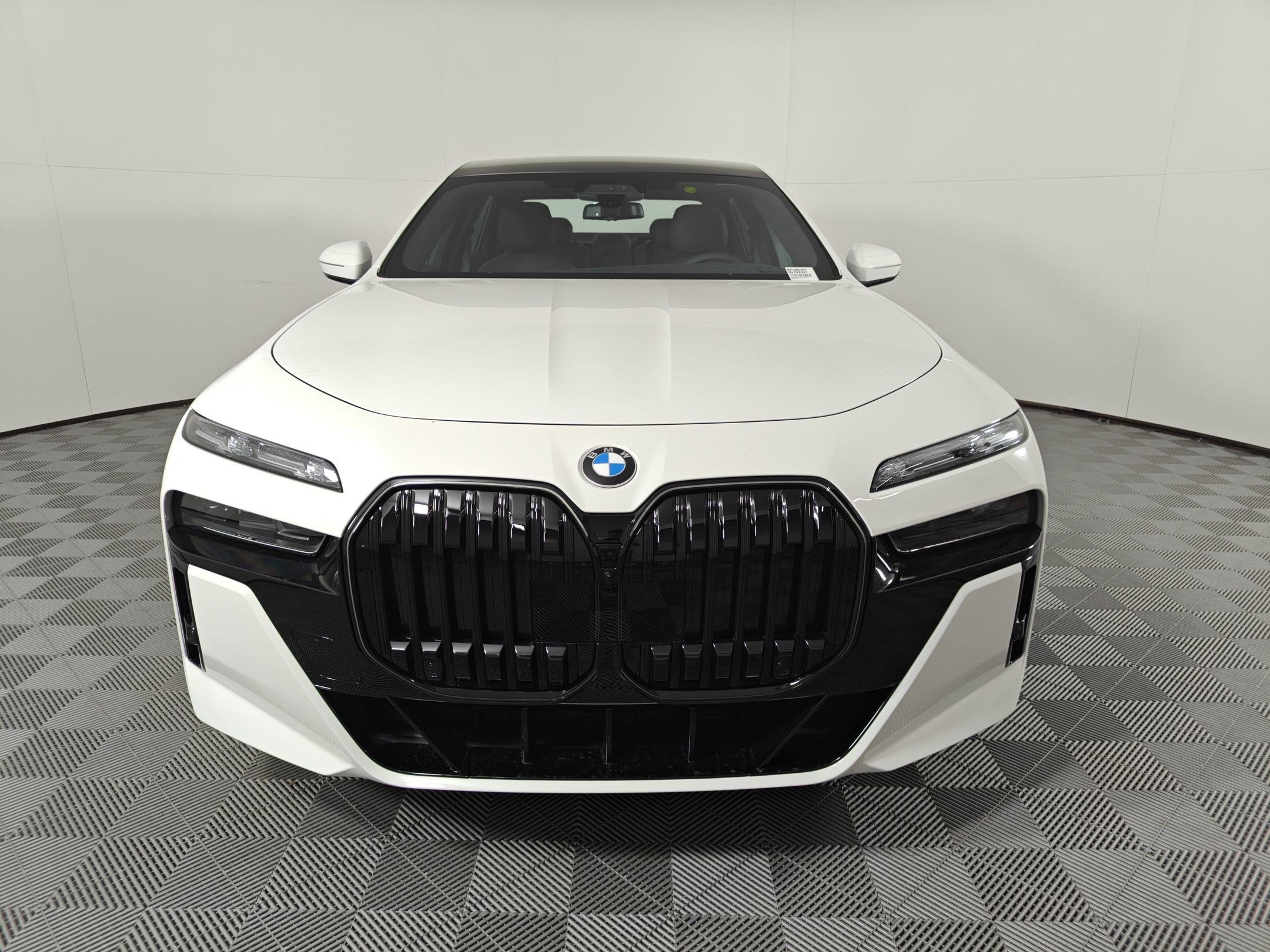 Used 2025 BMW 740i w/ Executive Package image 6