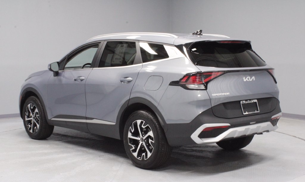 Used 2025 Kia Sportage EX AWD/4WD image 6