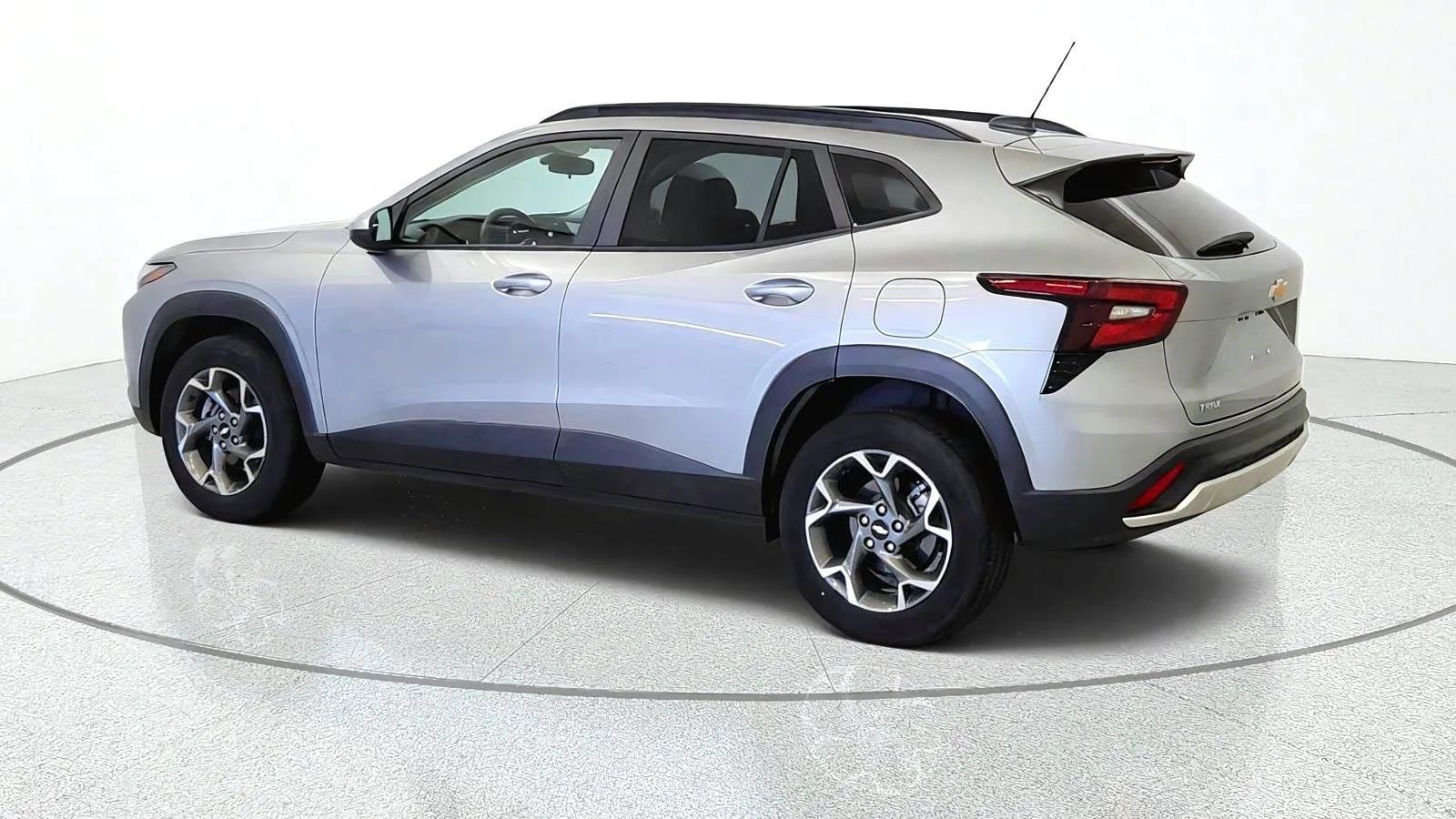 Used 2024 Chevrolet Trax LT FWD image 6
