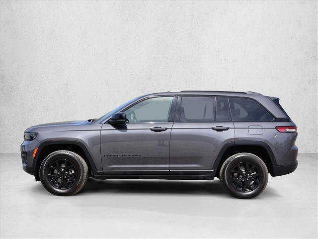 Used 2024 Jeep Grand Cherokee Altitude AWD/4WD image 9