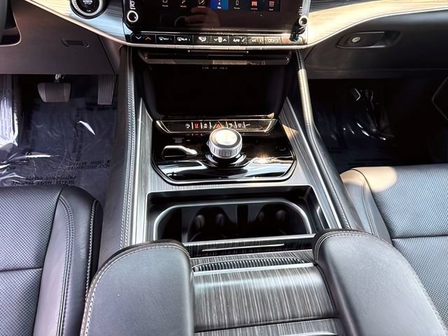 Used 2024 Jeep Wagoneer Series II AWD/4WD image 29