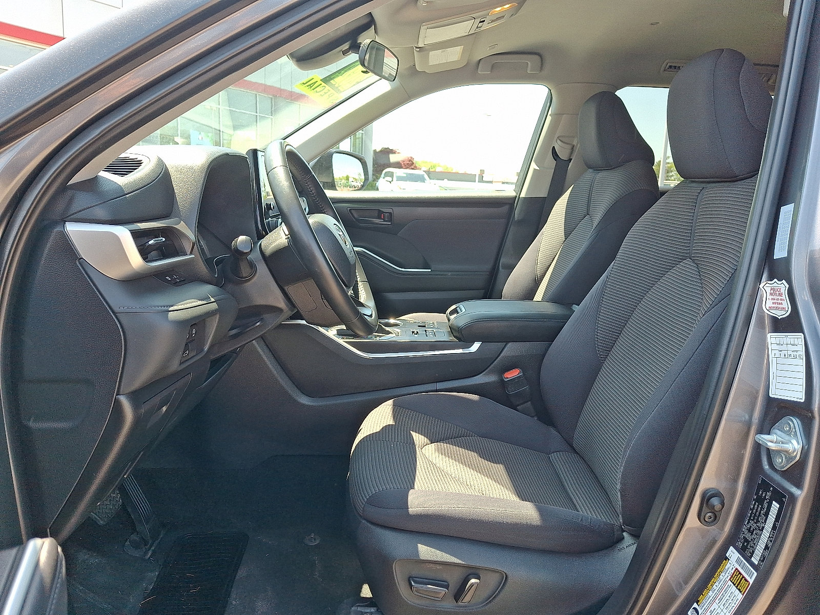 Used 2024 Toyota Highlander LE AWD/4WD image 14