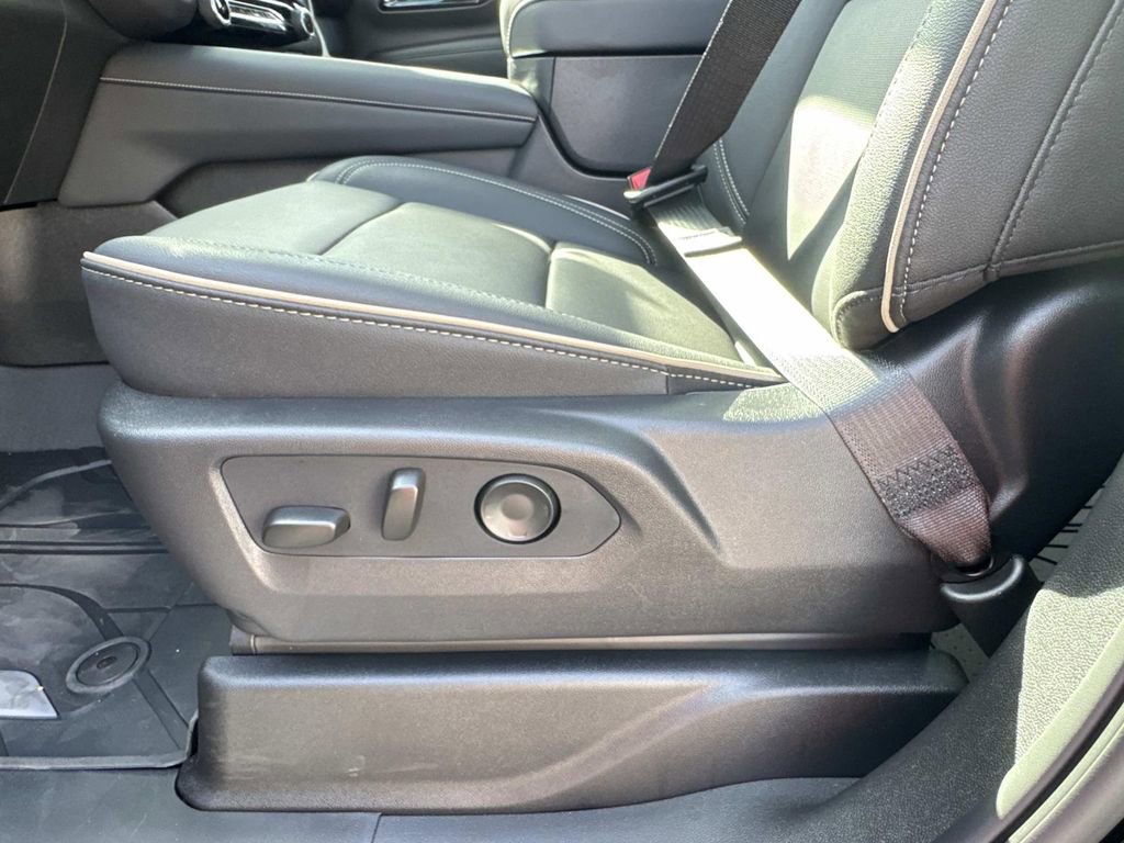 New 2026 Chevrolet Suburban Premier image 18