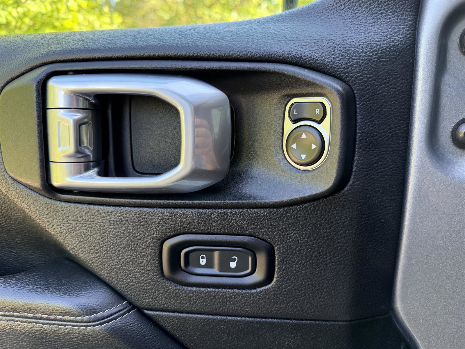 Used 2020 Jeep Wrangler Unlimited Sahara AWD/4WD image 27