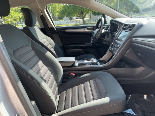 Used 2017 Ford Fusion SE w/ Fusion SE Technology Package FWD image 29