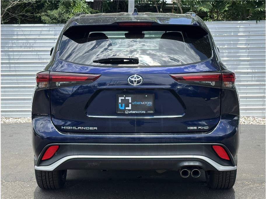 Used 2025 Toyota Highlander XSE AWD/4WD image 11