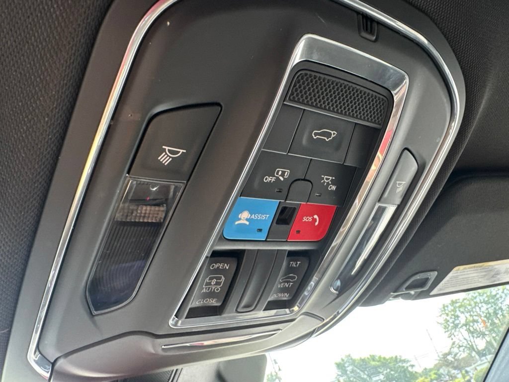 Used 2024 Jeep Grand Cherokee Altitude AWD/4WD image 26