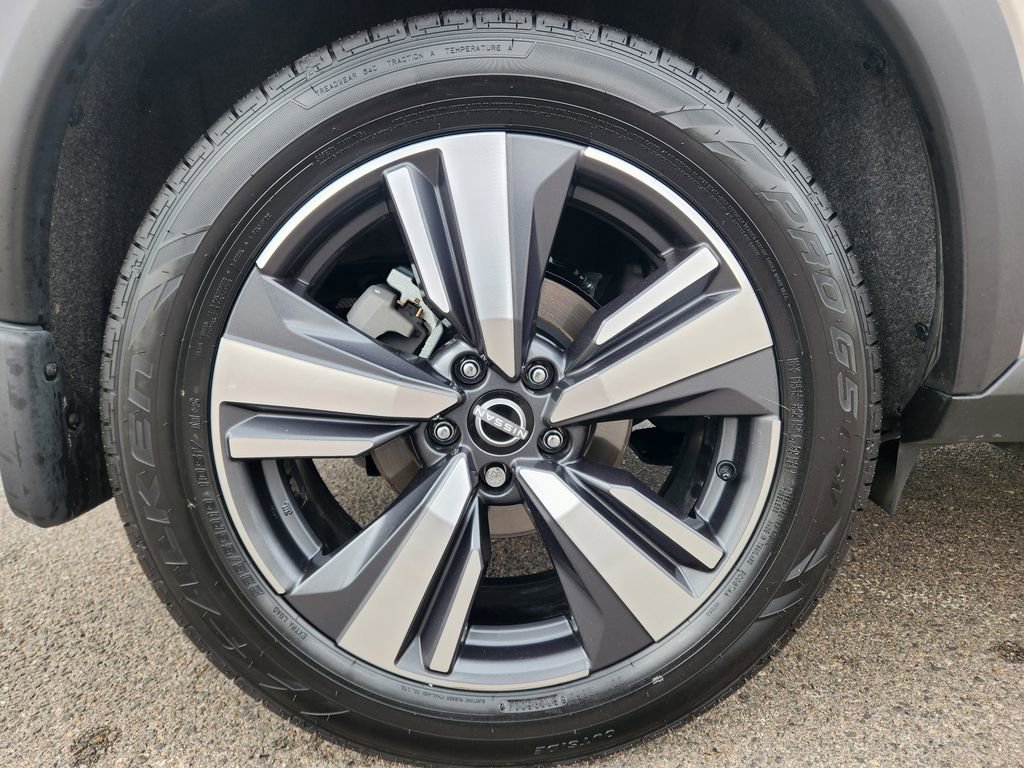 Used 2022 Nissan Rogue Platinum w/ Head-Up Display Package image 14