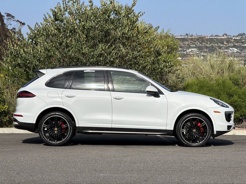 Used 2015 Porsche Cayenne S AWD/4WD image 7
