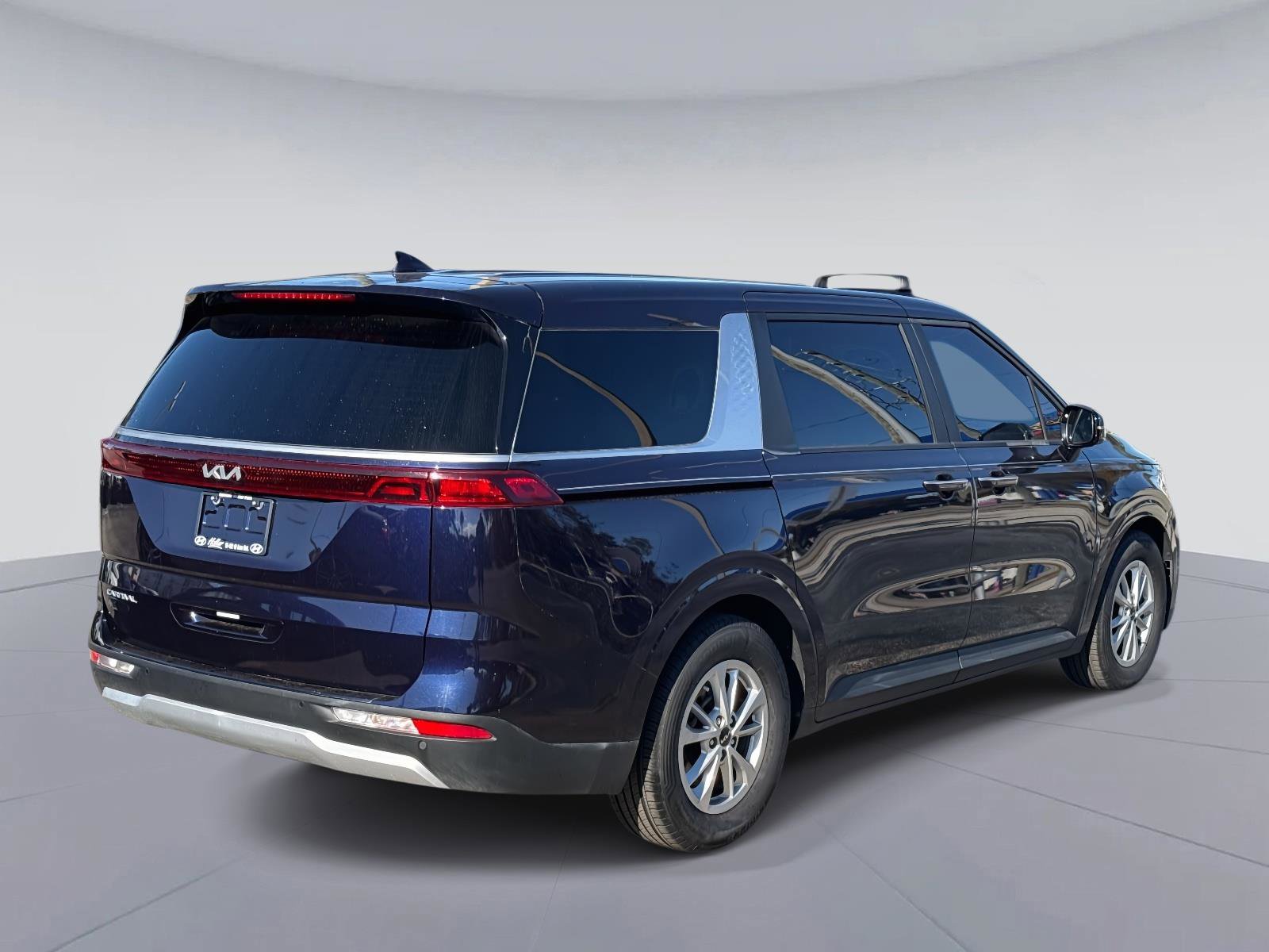 Used 2024 Kia Carnival LX image 3