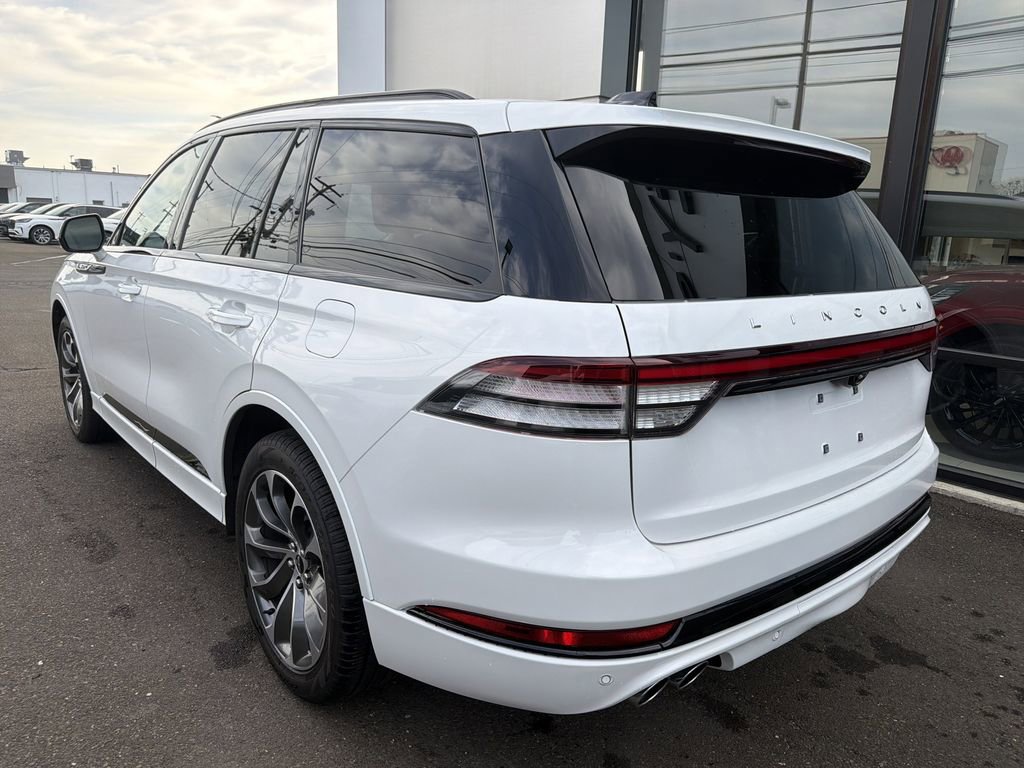 New 2026 Lincoln Aviator AWD w/ Jet Appearance Package image 2