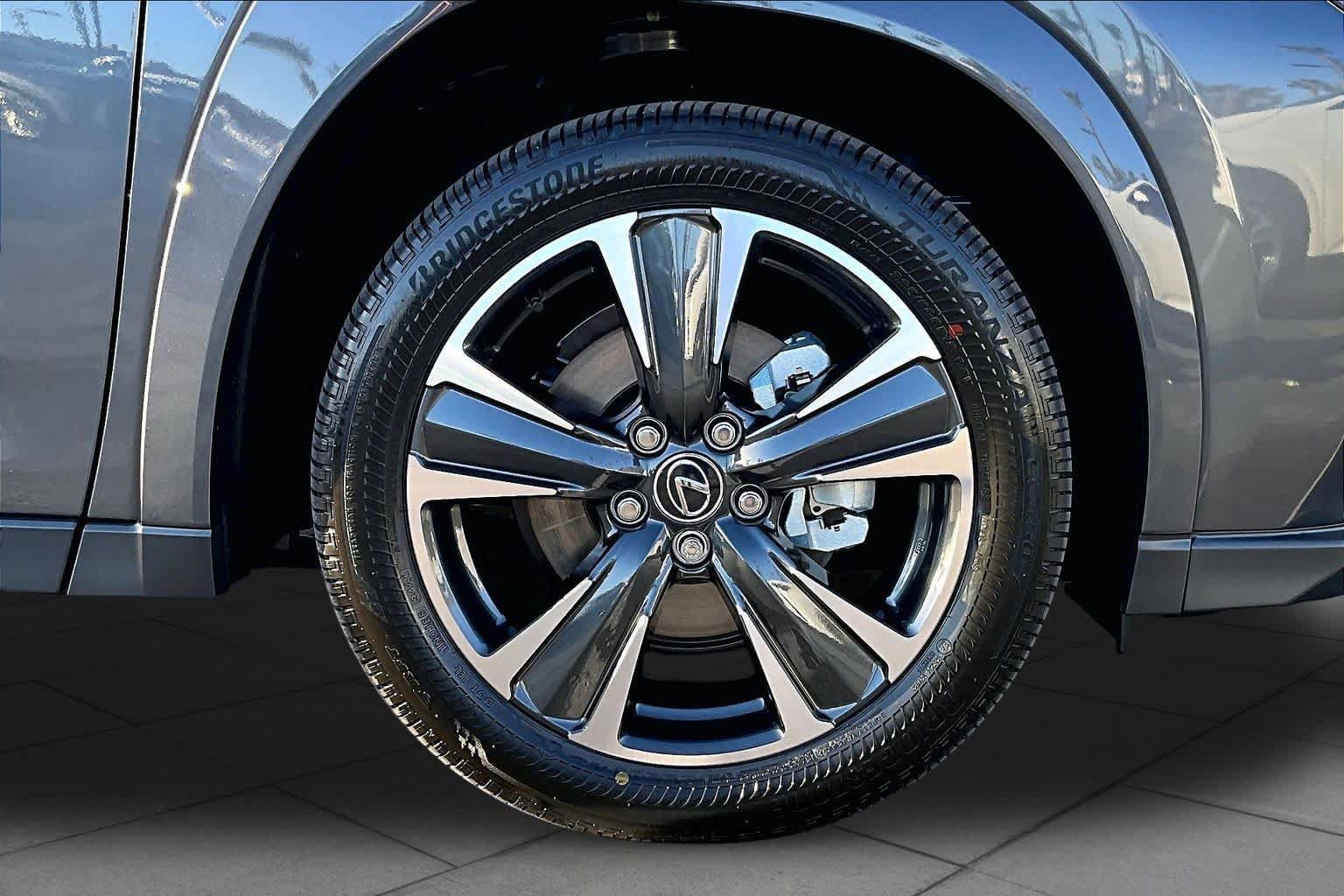 New 2026 Lexus UX 300h FWD image 9