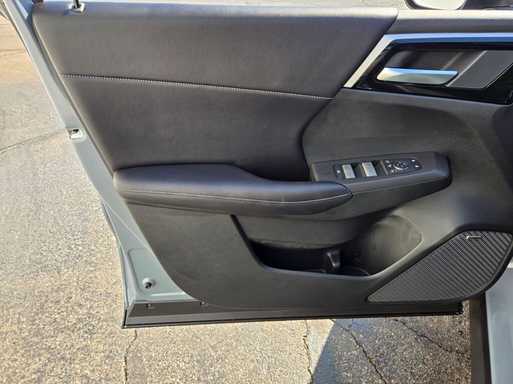 New 2025 Mitsubishi Outlander AWD image 19
