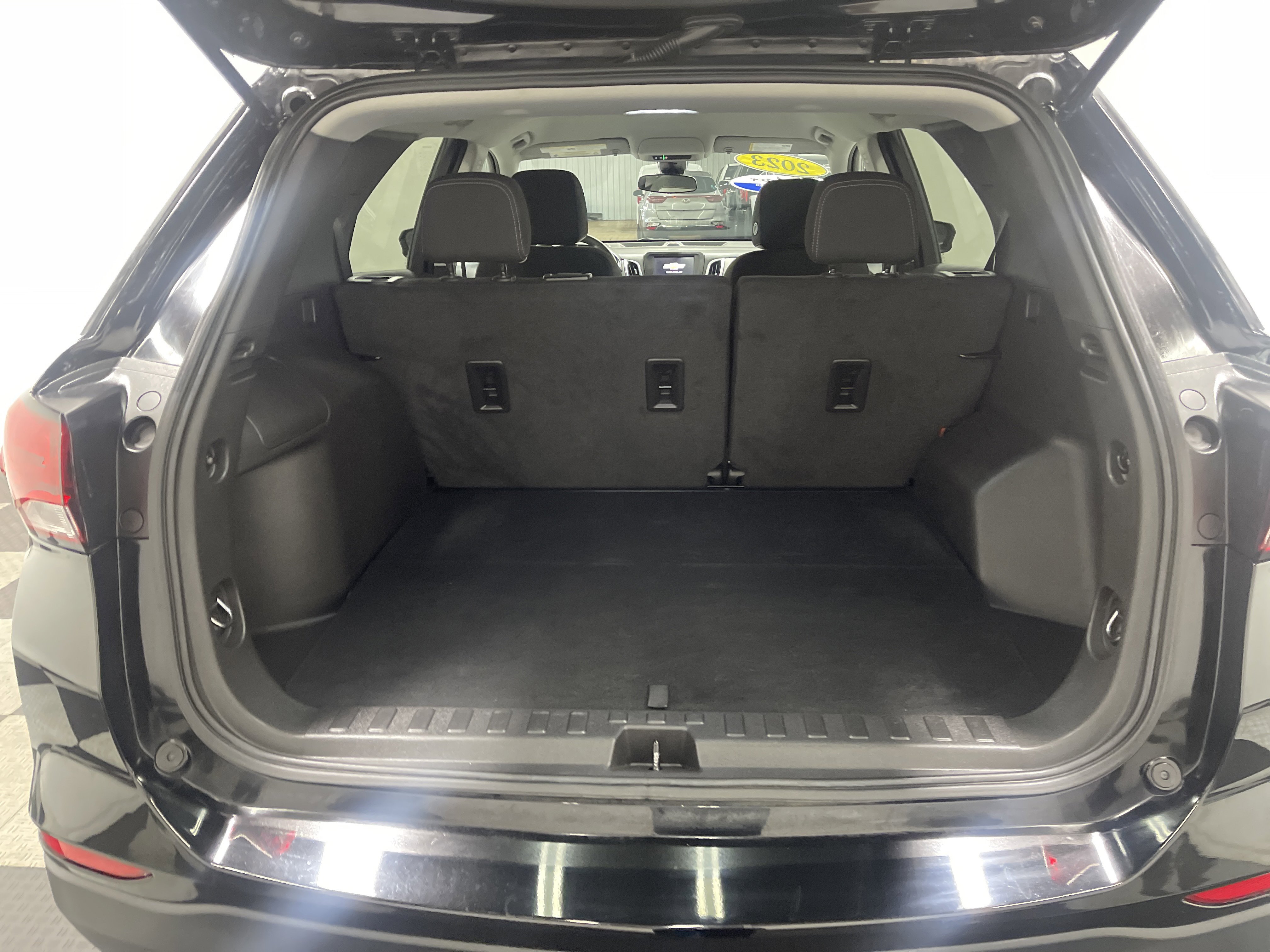 Used 2023 Chevrolet Equinox LS w/ LS Convenience Package image 18