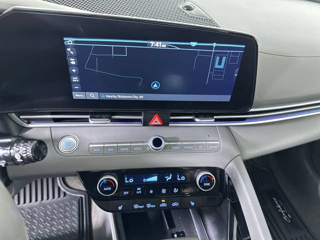 Used 2025 Hyundai Elantra SEL FWD image 14