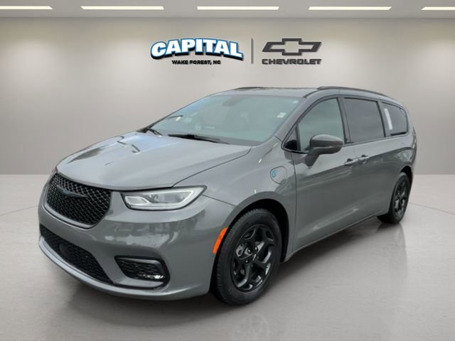 Used 2021 Chrysler Pacifica Limited w/ Uconnect Theater Family Group