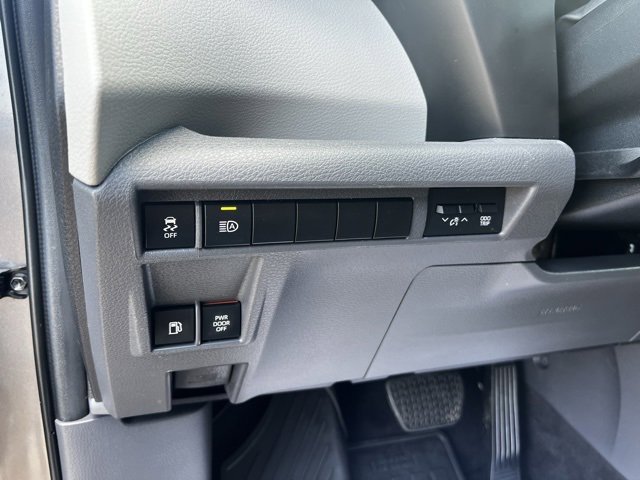 Used 2024 Toyota Sienna XLE image 10