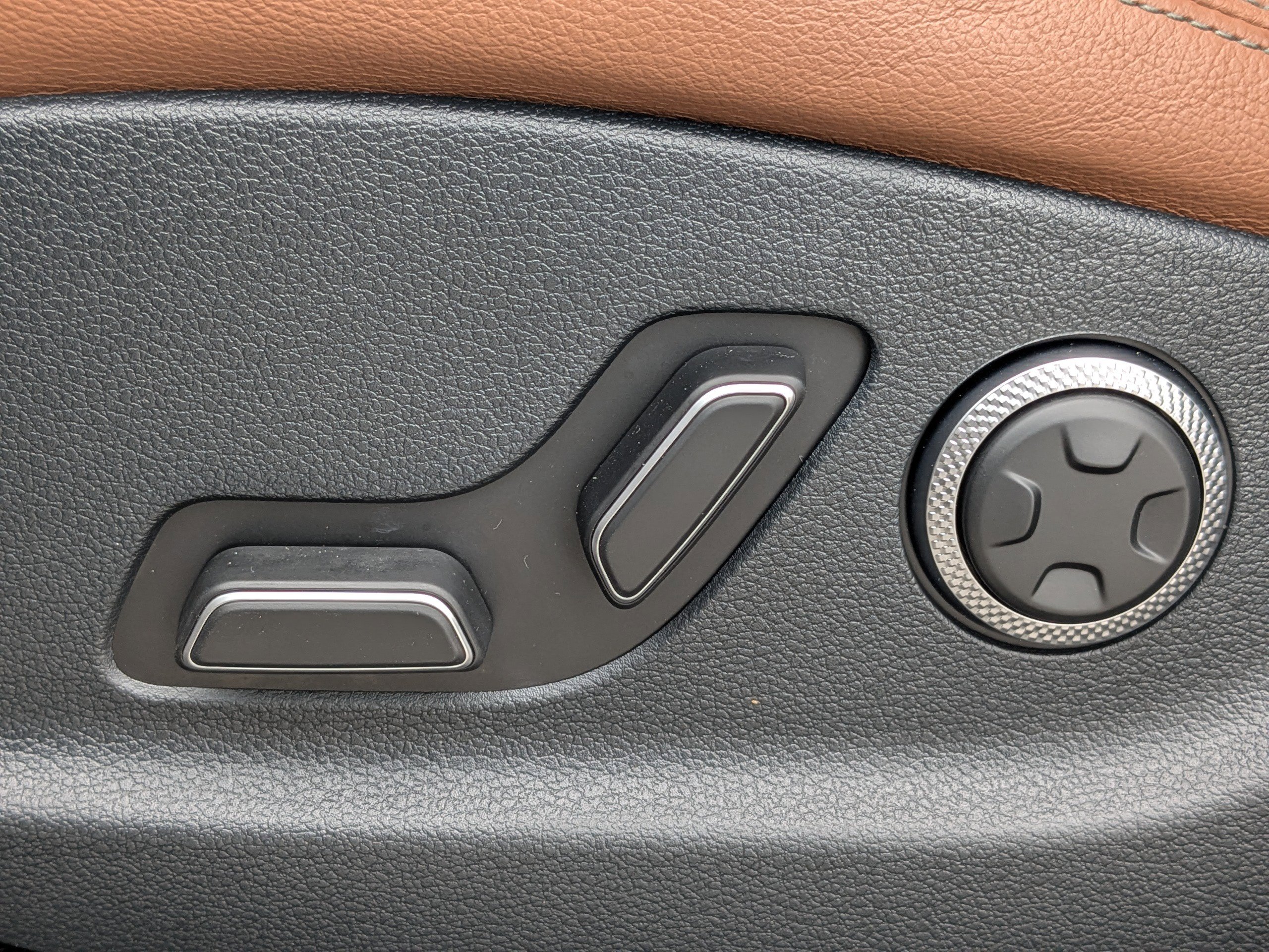 Used 2024 Genesis GV70 2.5T w/ Advanced Package image 25