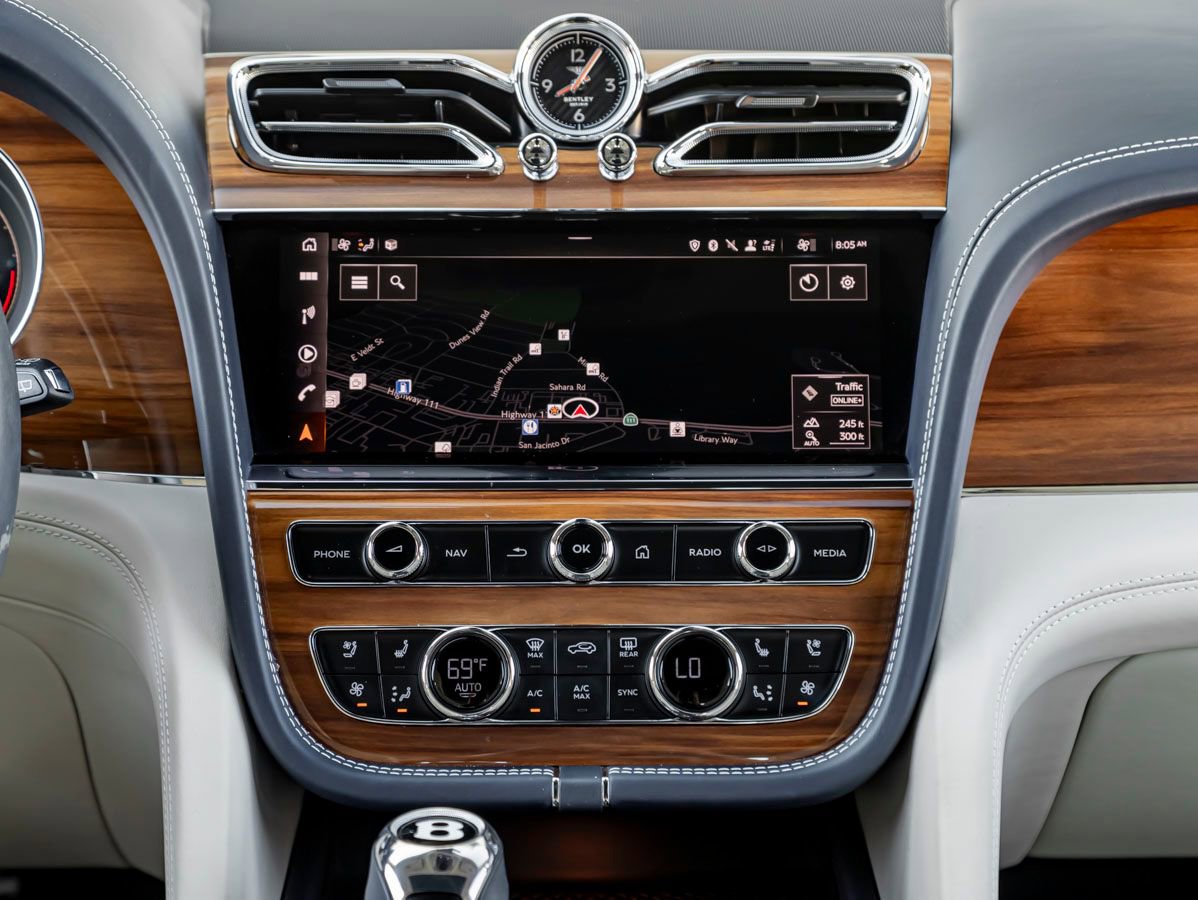 Used 2023 Bentley Bentayga AWD/4WD image 21